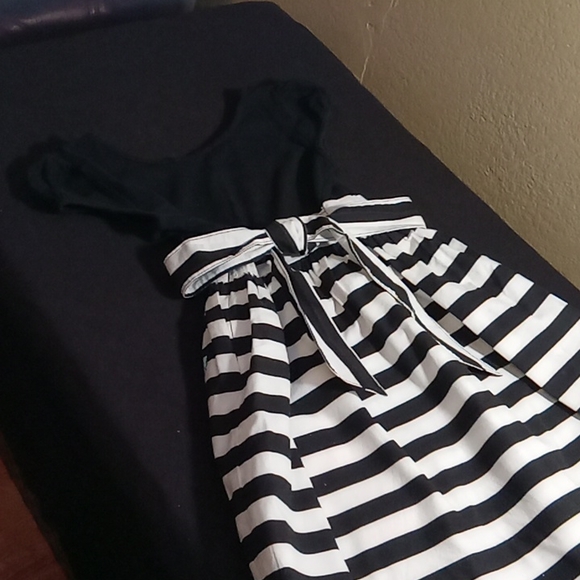 GUESS Black and White Dress w/ Pink Flowers Size S (7/8) - Picture 4 of 8